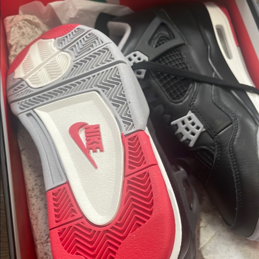 Jordan Air Jordan 4 Retro Black and Red - Picture 4 of 4